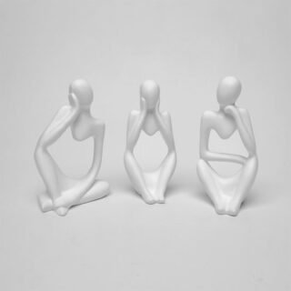 3 pièces de statues abstraites en plâtre représentant des figurines humaines
