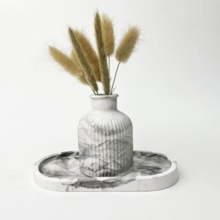 Vase décoratif en marbre noir et blanc avec plateau assorti